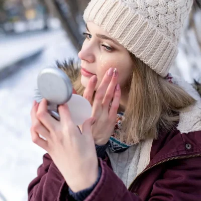 پوست خشک در زمستان