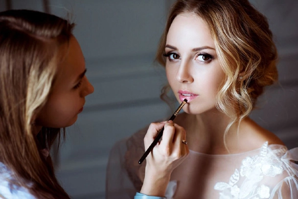 لیست کامل آرایش عروس وهمراهان