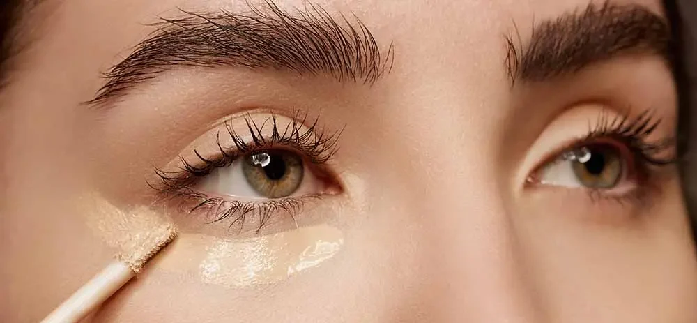 پوشاندن تیرگی با کانسیلر