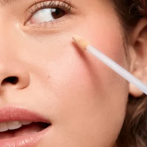 پوشاندن تیرگی با کانسیلر