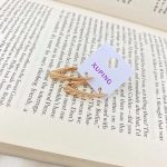 گوشواره زنانه ژوپینگ طرح V رنگ طلایی