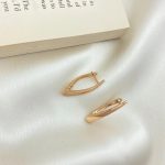 گوشواره زنانه ژوپینگ طرح V رنگ طلایی