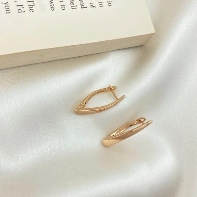 گوشواره زنانه ژوپینگ طرح V رنگ طلایی