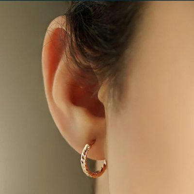 گوشواره زنانه ژوپینگ طرح مارپیچ رنگ طلایی