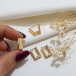 گوشواره زنانه ژوپینگ مدل مستطیل پهن رنگ طلایی