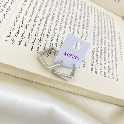 گوشواره زنانه ژوپینگ مدل چند ضلعی رنگ نقره‌ای
