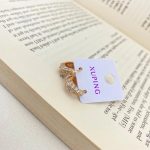 گوشواره زنانه ژوپینگ مدل هلالی نگین دار