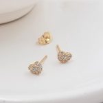 گوشواره زنانه میخی ژوپینگ مدل قلب نگین دار